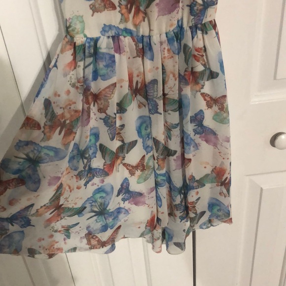 Gorgeous butterfly 🦋 dress - Picture 4 of 8